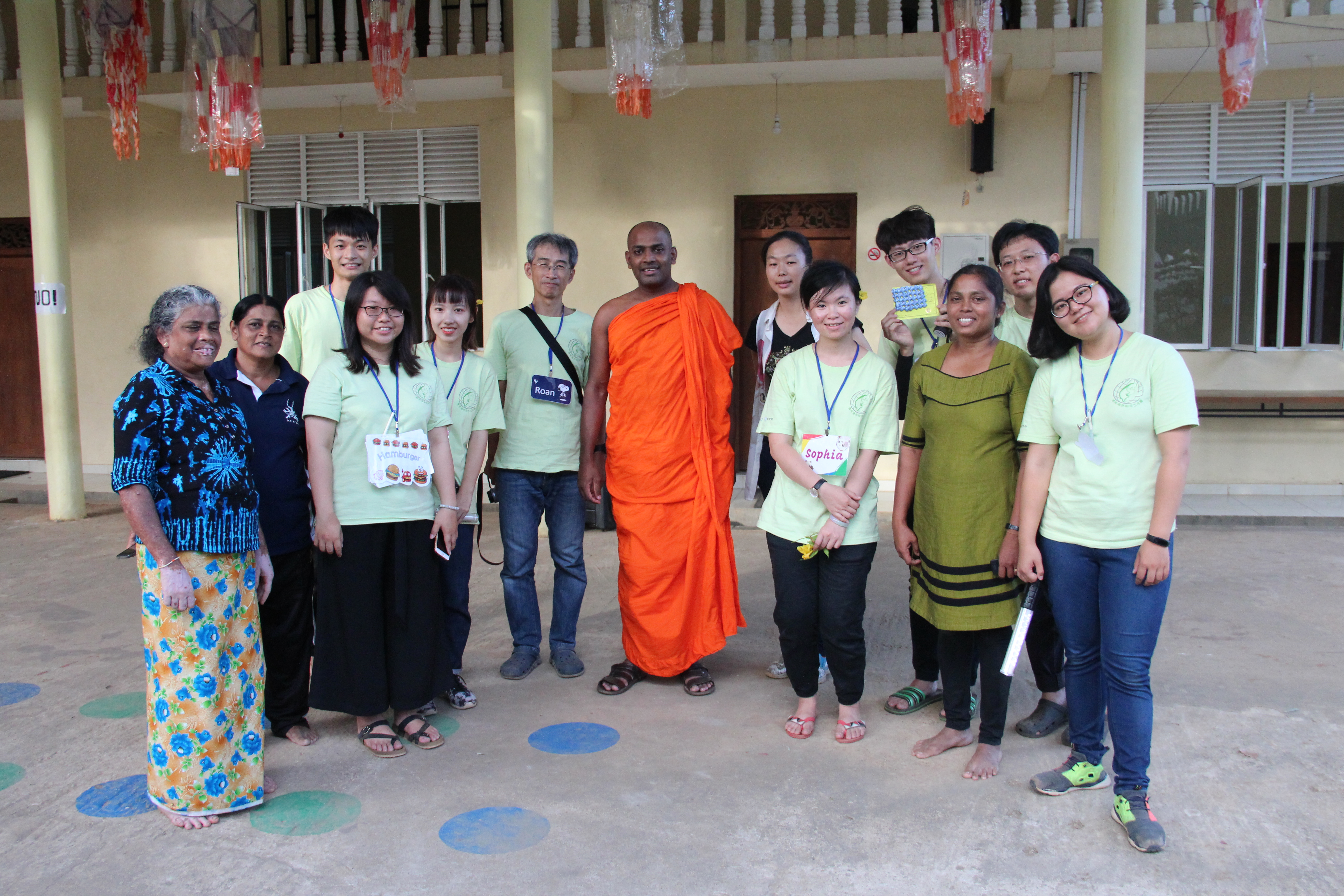 南方法友佛教文化中心 Dharma Friends Buddhist Culture Center 在為期五天的教案，前來協助之當地朋友與老師