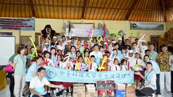 Dharma Widya Kumara孤兒院大合照