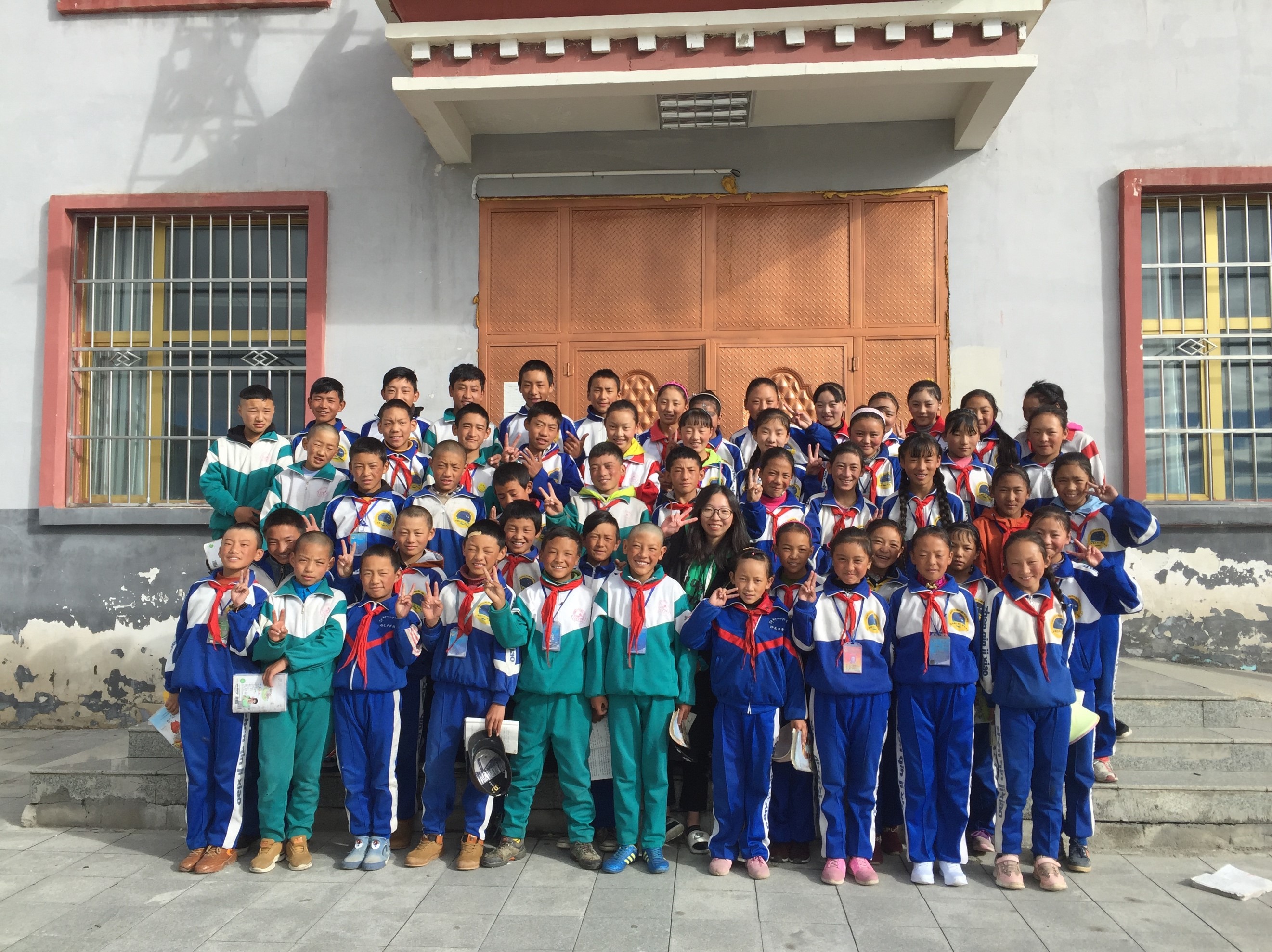 珍秦寄校5年級1班學生與團員的合照