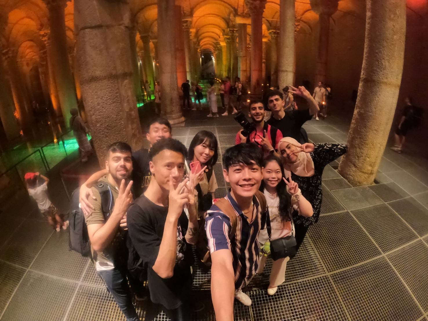 當地當地志工陪著大學伴去冒險,更深入的了解彼此,走入彼此的心