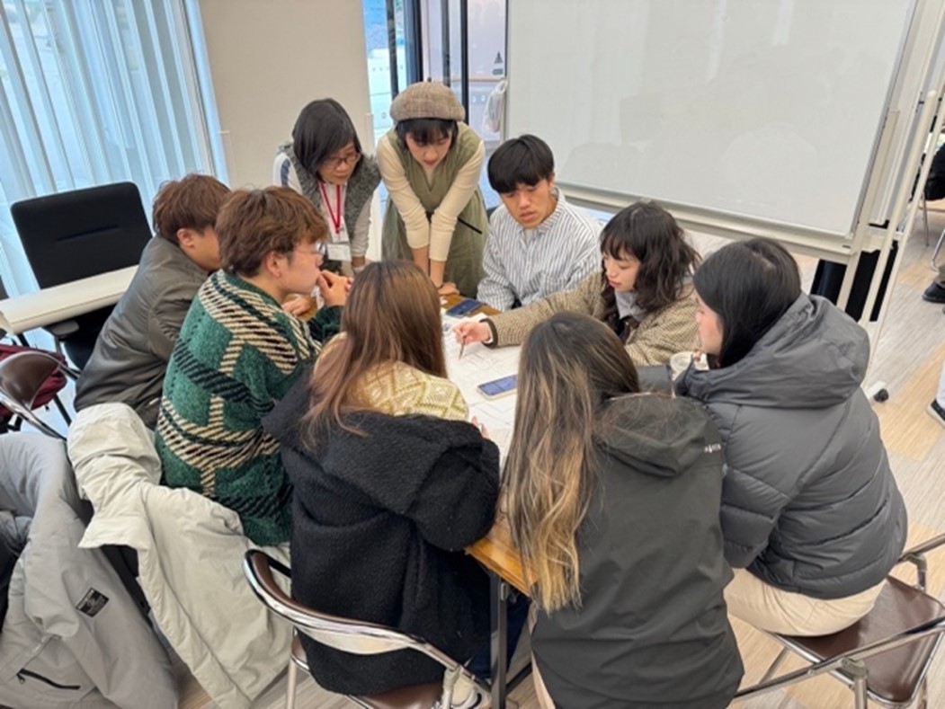 團隊赴日在奈良明日香村共作場域相關之提案計畫，台灣和日本學生即使存在語言之隔閡，仍不影響共同想為地方做出貢獻與改變的熱忱與努力。