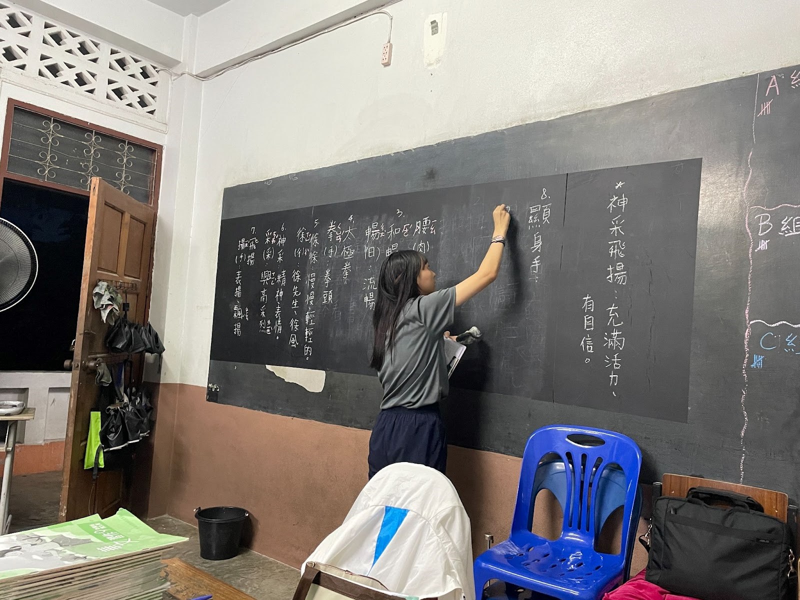 小泰陽於出團前撰寫教案、試教，至當地後與老師討論教學方法、班級狀況，希望能透過自身所學，安排扎實且有趣的教學活動，盼為當地帶來生活化的華文教學，同時提升學生的學習動機。