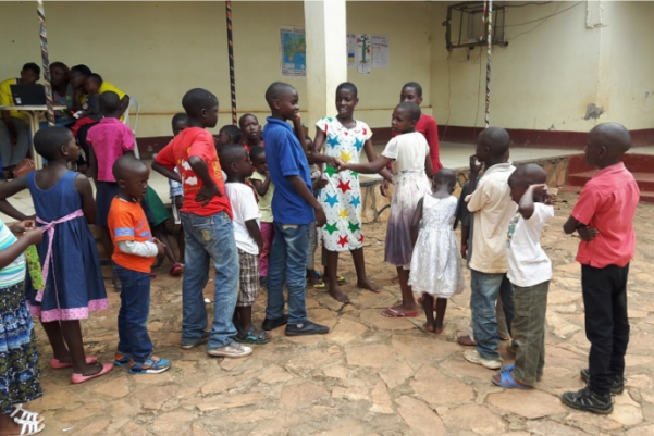 大家開心地一起上課一起玩遊戲