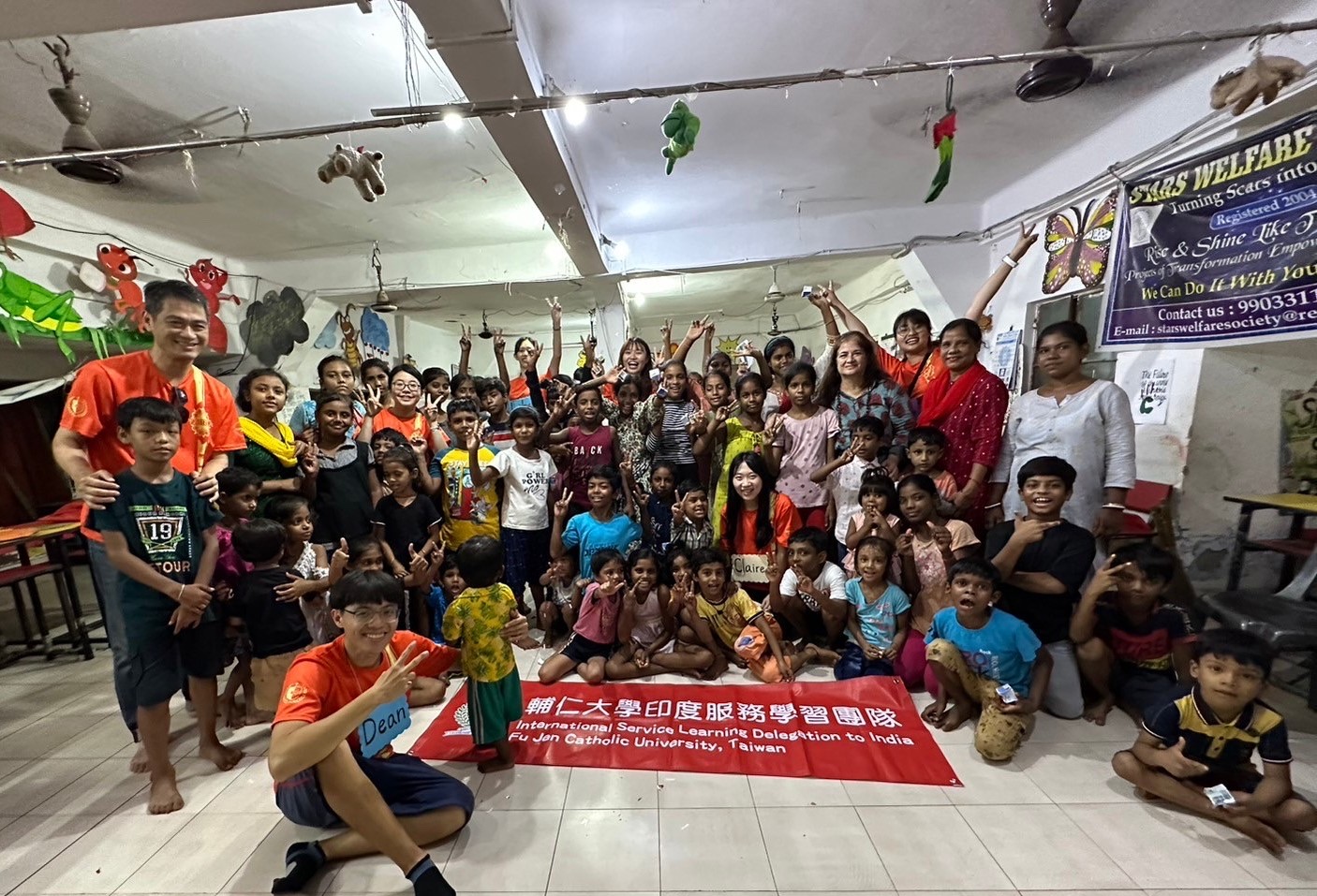 與Stars育幼院孩童合影