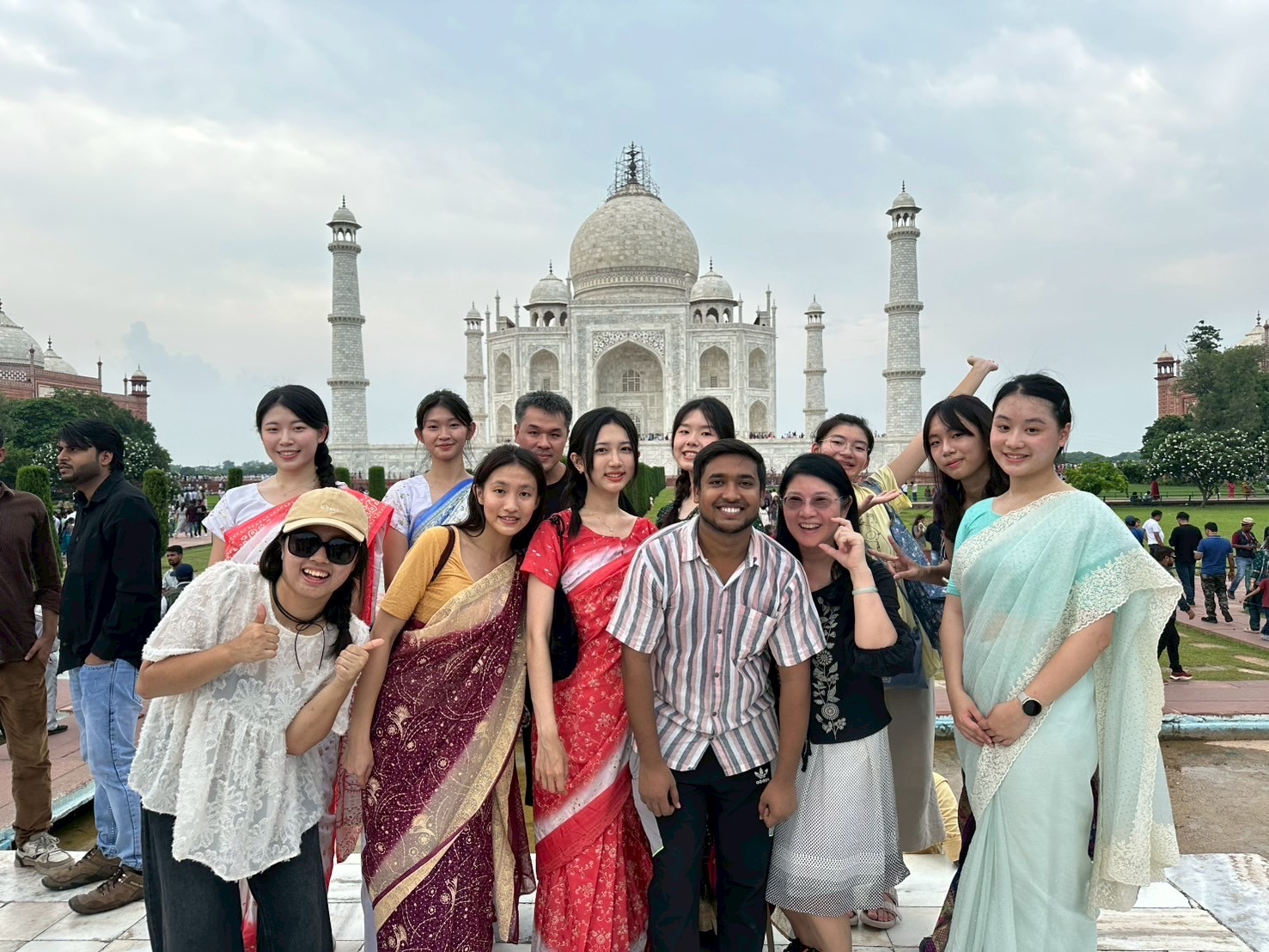 到泰姬瑪哈陵進行文化洗禮