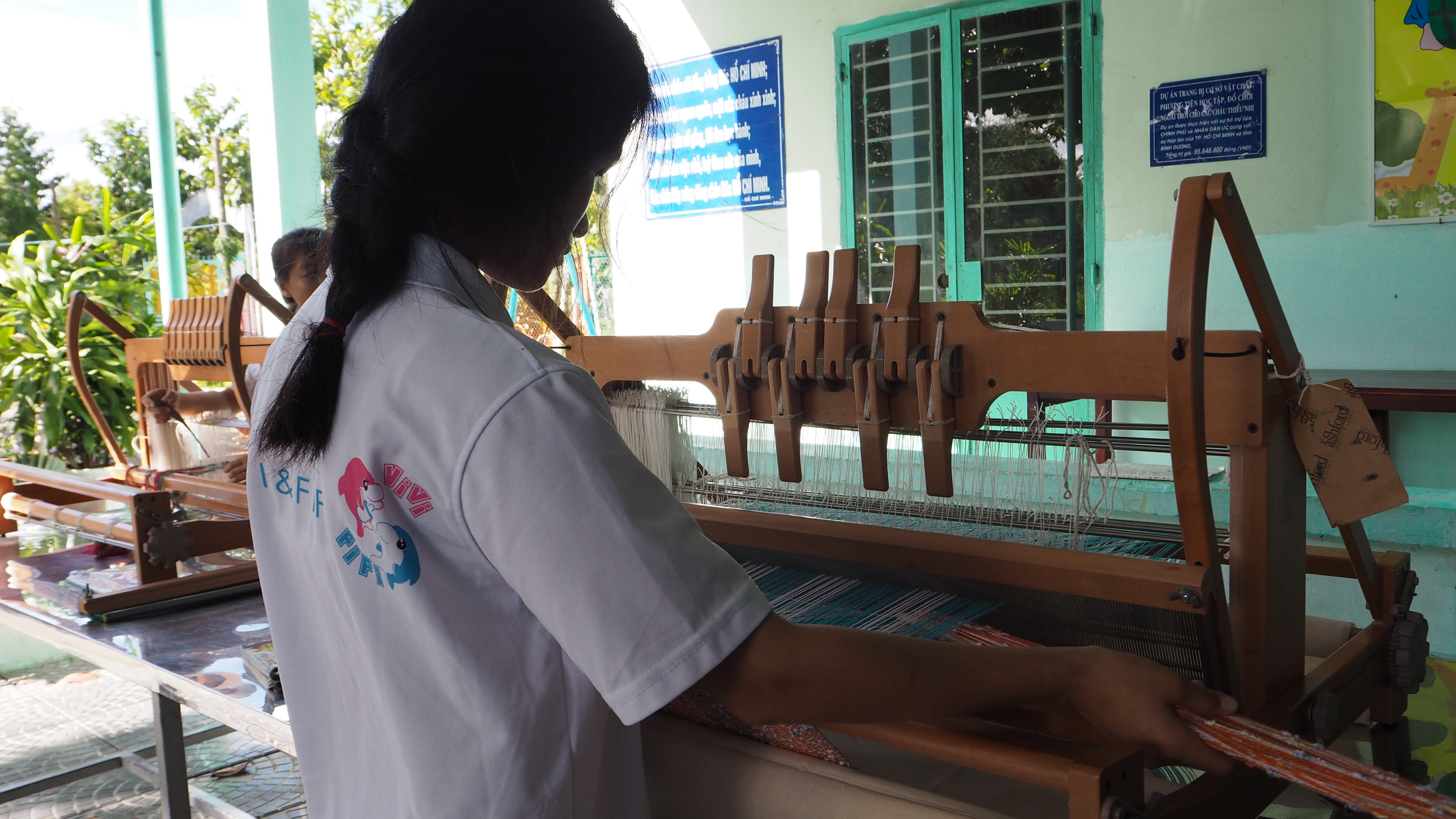 ●在織造時每一個環節都十分重要,而最初始的整經更是不可小覷的重點之一,在進行整經教學時透過學姊及老師再一次教導小朋友正確的整經方法時,我也默默地在學習精進我自己的能力,使自己變得更加專業才能幫助小朋友。